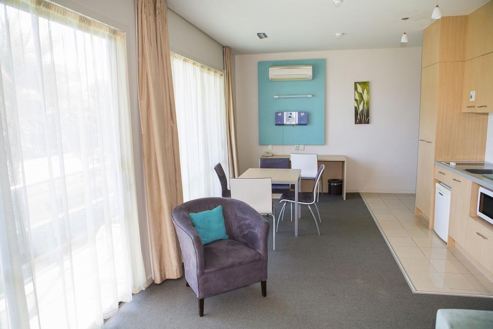 Waves Motel Orewa Exterior photo