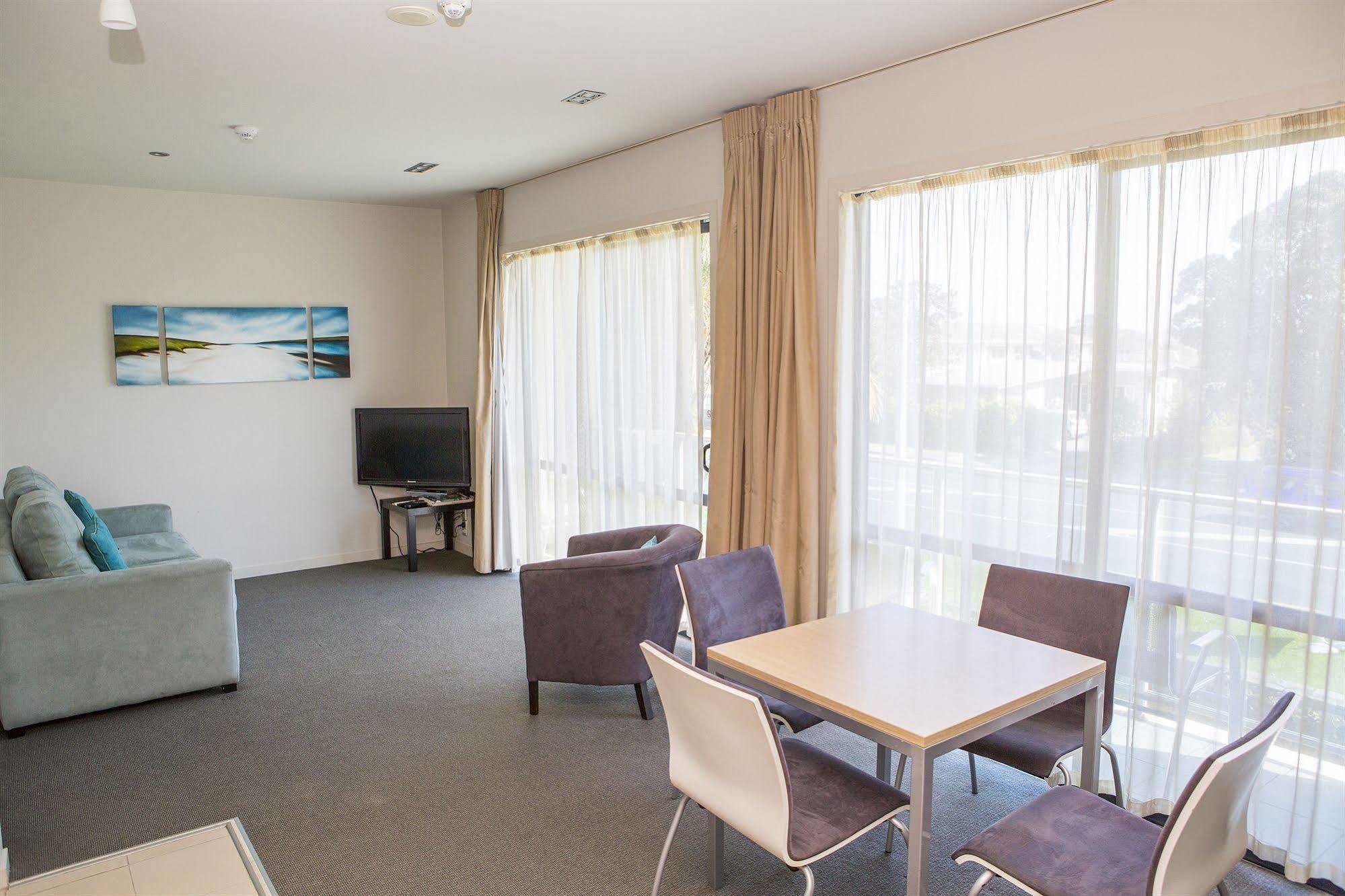 Waves Motel Orewa Exterior photo